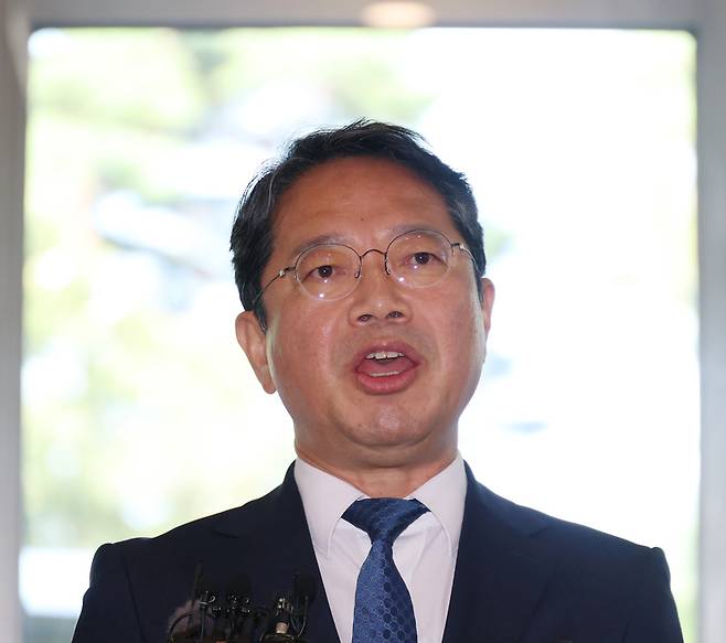 지난 3일 인사청문회 준비 사무실로 출근한 김승원 법무장관 후보자 / 사진=연합뉴스