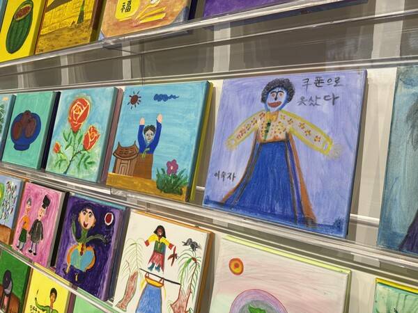 전시된 '오월어머니집'의 회화 중 일부. 전하영 기자