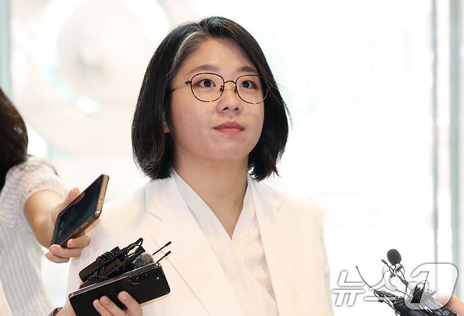 용혜인 성평등가족부 장관 후보자가 4일 오전 서울 서대문구 한국청소년활동진흥원에 마련된 인사청문회 준비 사무실로 출근하고 있다. 2026.9.4 ⓒ 뉴스1 오대일 기자