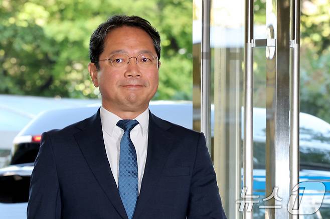 김승원 법무부 장관 후보자가 서울 종로구 적선현대빌딩에 마련된 인사청문회 준비사무실로 출근하고 있다. 2026.9.3 ⓒ 뉴스1 이광호 기자