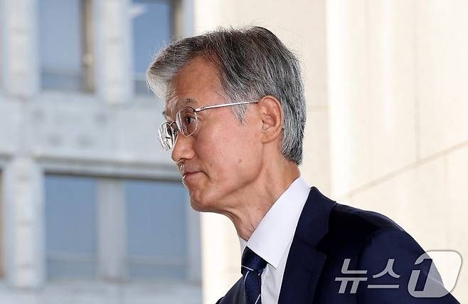 조희대 대법원장이 서울 서초구 대법원 청사로 출근하고 있다. 조 대법원장은 지난달 30일 부친상을 당해 지난 2일까지 출근하지 않았다. 2026.9.3 ⓒ 뉴스1 박지혜 기자