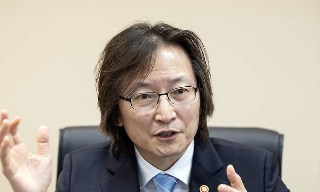 주병기 공정거래위원장이 3일 오후 서울 중구 한국공정거래조정원에서 취임 1주년을 맞아 한겨레와 인터뷰하고 있다. 이승배 기자 photolee@hani.co.kr