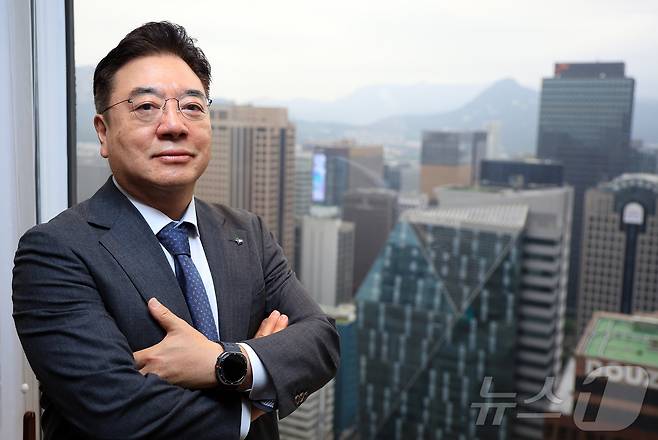 조용준 동구바이오제약 회장이 16일 서울 중구 소공동 롯데호텔에서 뉴스1과 인터뷰에 앞서 포즈를 취하고 있다. 2025.9.16 ⓒ 뉴스1 김진환 기자