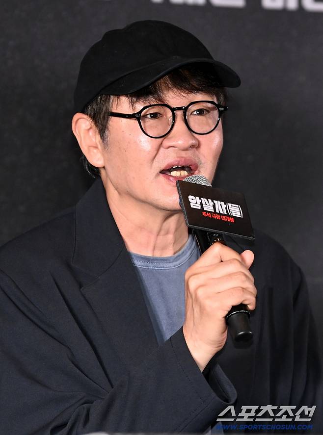8일 메가박스 코엑스에서 열린 영화 '암살자(들)'의 언론시사회. 허진호 감독이 질문에 답하고 있다. 허상욱 기자wook@sportschosun.com/2026.09.08/
