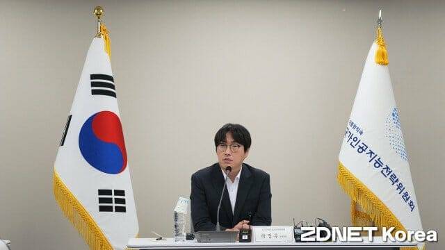 하정우 국가인공지능전략위원회 상근부위원장은 "대한민국이 세계가 필요로 하는 '대체불가 글로벌 AI 핵심 공급망 국가'로 도약하는 동시에 국민이라면 누구나 AI의 기회와 혜택을 함께 누리는 '모두의 AI'를 실현할 수 있도록 위원회가 든든히 뒷받침하겠다"고 말했다. (사진=지디넷코리아)