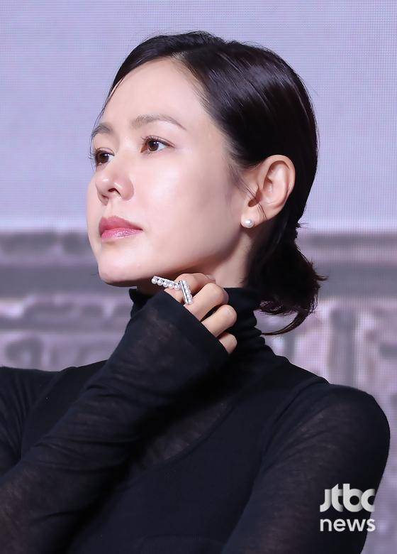 9일 오전 서울 JW 메리어트 동대문에서 넷플릭스 시리즈 '스캔들' 제작발표회가 열렸다. 정지우 감독, 배우 손예진, 지창욱, 나나가 참석했다. 박세완 엔터뉴스팀 기자 park.sewan@jtbc.co.kr