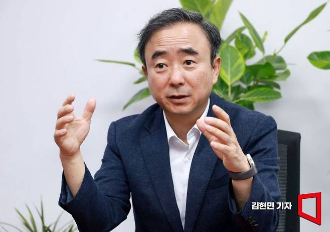 임문영 더불어민주당 의원이 국회 의원실에서 아시아경제와 인터뷰하고 있다. 2026.8.26 김현민 기자
