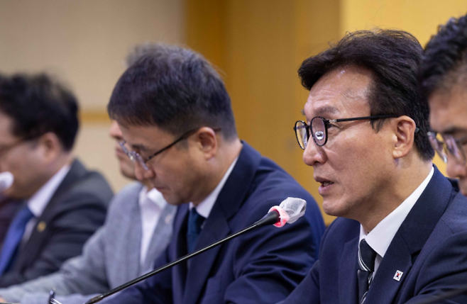 김민석 대표가 9일 전북도청에서 열린 현장 최고위원회의에서 발언하고 있다. 김 대표는 한동훈 의원의 잇단 자료 공개를 두고 “검찰 내에 협력자가 없으면 발생할 수 없는 사건”이라고 주장했다. (더불어민주당)기)