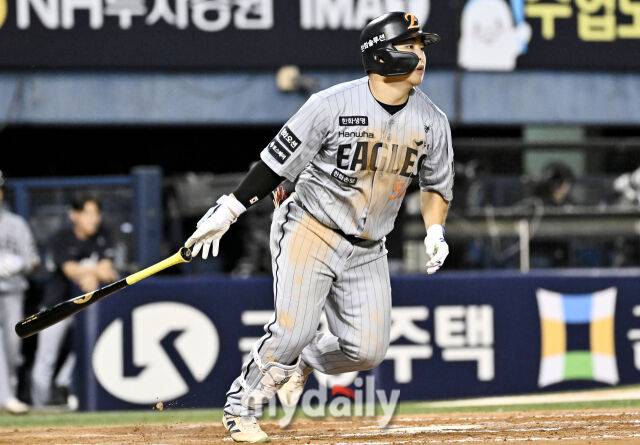 13일 오후 서울 잠실야구장에서 진행된 '2026 프로야구 KBO리그' 두산베어스와 한화이글스의 경기. 한화 문현빈이 4회초 선두타자 안타를 터뜨리고 있다./마이데일리