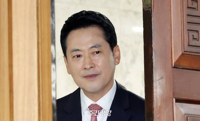 장동혁 국민의힘 대표가 9일 국회에서 열린 국민안전-경찰 수사종결권 통제·개선 토론회에 입장하고 있다. 박민규 선임기자
