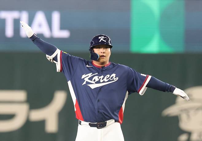 9일 일본 도쿄돔에서 열린 2026 월드베이스볼클래식(WBC) C조 조별리그 최종전 대한민국과 호주의 경기. 3회초 1사 2루 한국 문보경이 1타점 2루타를 친 뒤 기뻐하고 있다. <저작권자 ⓒ 1980~2026 ㈜연합뉴스. 무단 전재 재배포 금지, AI 학습 및 활용 금지>