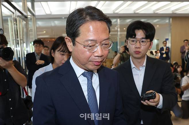 김승원 법무부 장관 후보자가 지난 7일 오전 서울 종로구 적선현대빌딩에 마련된 인사청문회 준비사무실로 출근하고 있다. (사진=이데일리 이영훈 기자)