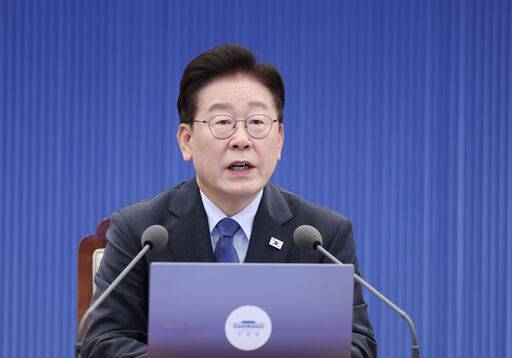 이재명 대통령이 지난 11일 청와대에서 열린 수석보좌관회의에서 발언하고 있다. 뉴시스