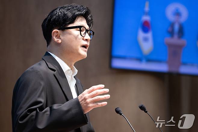 한동훈 무소속 의원이 13일 서울 여의도 국회 소통관에서 김승원 법무부 장관 후보자 관련 기자회견을 하고 있다. 2026.9.13 ⓒ 뉴스1 유승관 기자