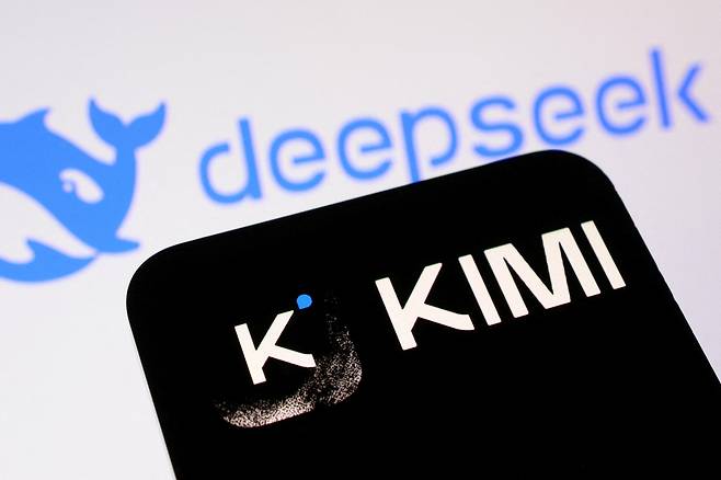 생성형 AI 모델 키미(KIMI)와 딥시크(DeepSeek) 로고. 로이터연합뉴스