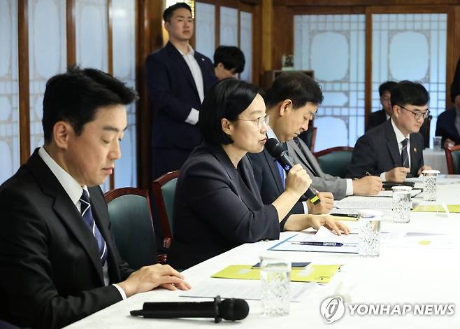발언하는 한성숙 국무총리 (서울=연합뉴스) 안정원 기자 = 한성숙 국무총리가 13일 서울 종로구 삼청동 국무총리 서울공관에서 열린 고위당정협의회에서 발언하고 있다. 2026.9.13 jeong@yna.co.kr