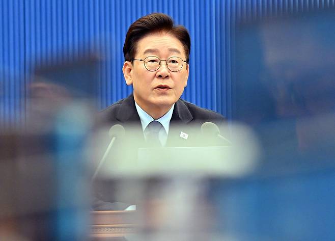 이재명 대통령이 11일 청와대에서 열린 수석 보좌관 회의에서 발언을 하고 있다. 청와대사진기자단