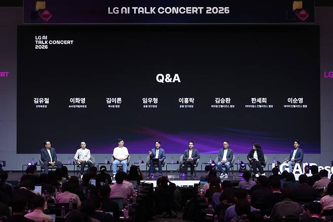 LG AI연구원 리더들이 14일 LG AI 토크 콘서트 2026에서 취재진 질문에 답하고 있다. LG AI연구원 제공