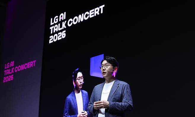 임우형 LG AI연구원 공동 연구원장이 ‘LG AI 토크 콘서트 2026’에서 전문가 AI를 소개하고 있다. LG 제공