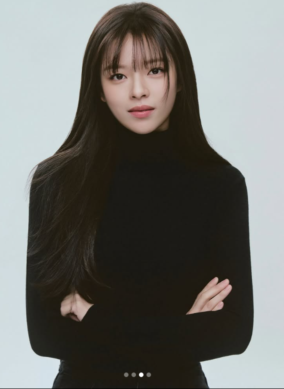 걸그룹 트와이스 멤버이자 배우 정연 새 프로필 이미지. 바로엔터테인먼트 SNS 캡처