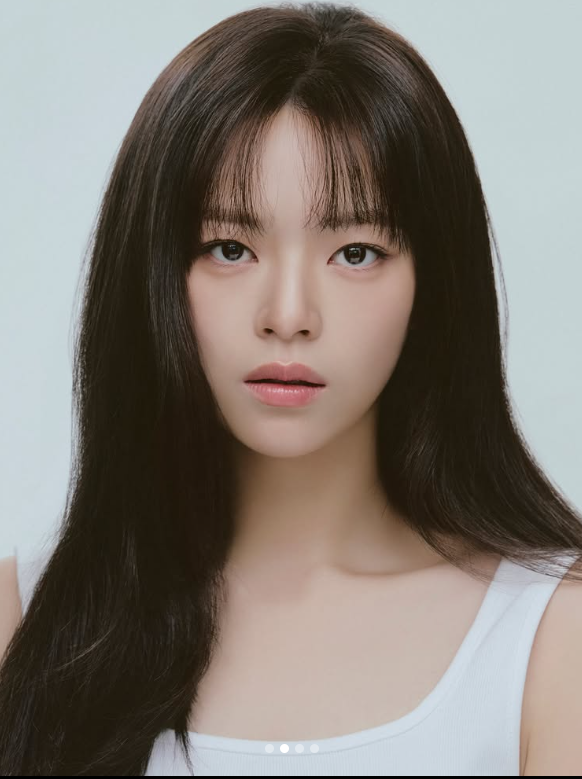 걸그룹 트와이스 멤버이자 배우 정연 새 프로필 이미지. 바로엔터테인먼트 SNS 캡처