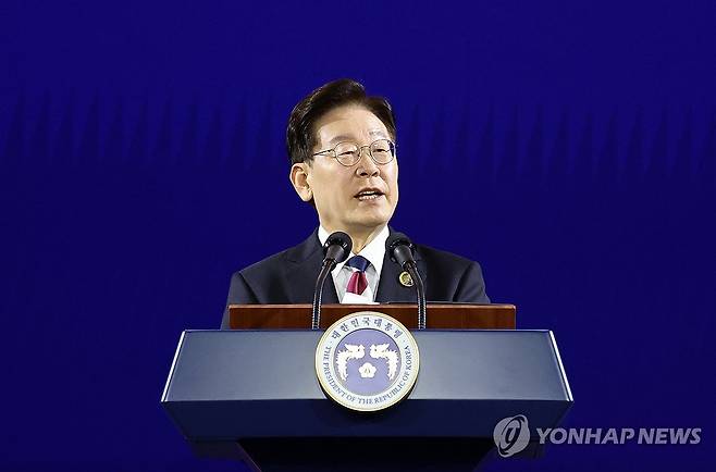 만찬사 하는 이재명 대통령 (서울=연합뉴스) 박동주 기자 = 이재명 대통령이 16일 서울 한 호텔에서 열린 2026년 제1차 한·중앙아시아 정상회의 공식 만찬에서 만찬사를 하고 있다. 2026.9.16 pdj6635@yna.co.kr