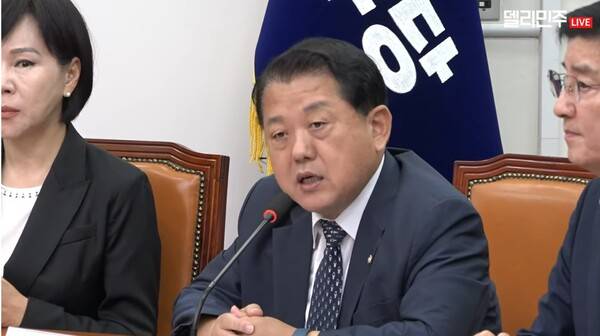▲김병주 더불어민주당 의원이 19일 오전 최고위원회의에서 김태효 안보실 1차장의 중요한 건 일본의 마음이라고 한 발언을 두고 일본의 충성스러운 신하가 아니닌지 의심스럽다고 비판하고 있다. 사진=더불어민주당 영상 갈무리