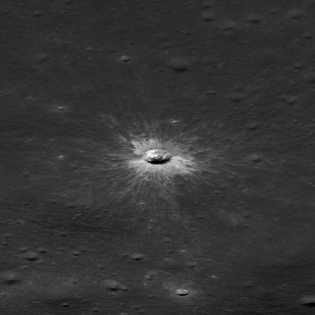 2026년 3월 정면에서 약 44도 각도로 촬영된 분화구 사진 (사진=NASA)