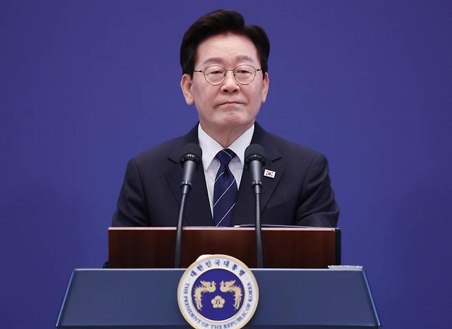 이재명 대통령이 18일 청와대 영빈관에서 취임 후 일곱 번째 기자회견을 하고 있다. 왕태석 선임기자