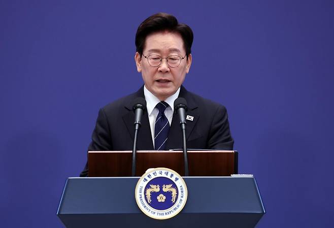 이재명 대통령이 18일 청와대 영빈관에서 열린 기자회견 ‘국민의 뜻, 국민의 삶 더 살피겠습니다’에서 취재진 질문에 답하고 있다. 2026.09.18. 뉴시스