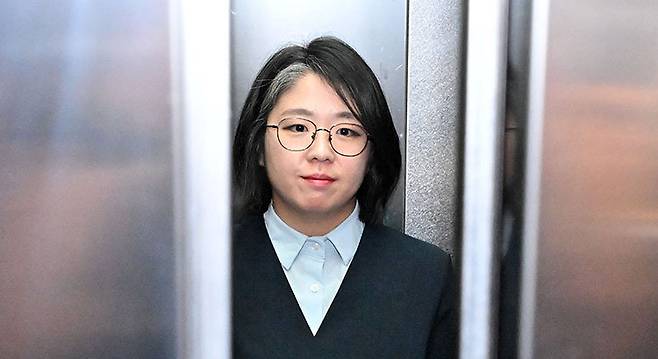 9월 2일 용혜인 당시 성평등가족부 장관 후보자가 서울 서대문구 한국청소년활동진흥원 인사청문회 준비 사무실로 출근하고 있다. 동아DB