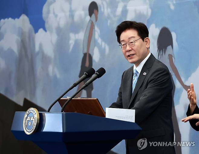이재명 대통령, 청년의 날 기념사 (서울=연합뉴스) 한상균 기자 = 이재명 대통령이 19일 청와대에서 열린 청년의 날 기념식에서 기념사를 하고 있다. 2026.9.19 xyz@yna.co.kr