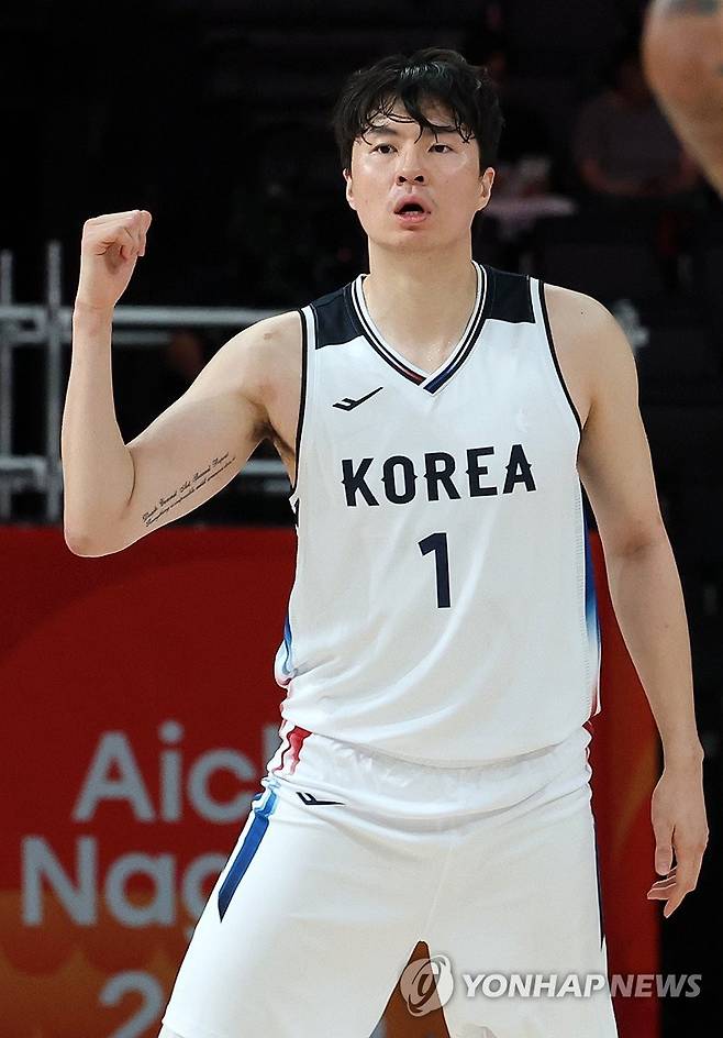 이현중, 3점 성공 (나고야=연합뉴스) 이동해 기자 = 18일 일본 나고야 아이치 인터내셔널 아레나에서 열린2026 아이치·나고야 아시안게임 남자 농구 대한민국 대 이란 4강전. 한국 이현중이 3점 슛을 성공시킨 후 기뻐하고 있다. 2026.9.18 eastsea@yna.co.kr