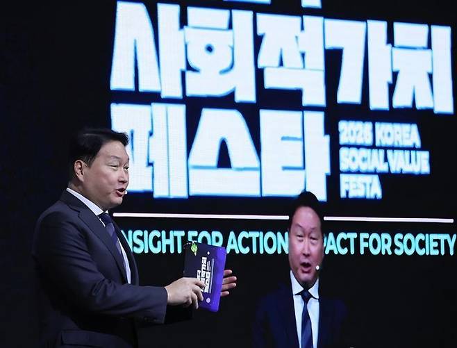 최태원 대한상공회의소 회장이 21일 서울 강남구 코엑스에서 열린 제3회 대한민국 사회적가치 페스타 개회식에서 개회사를 하고 있다. ⓒ연합뉴스