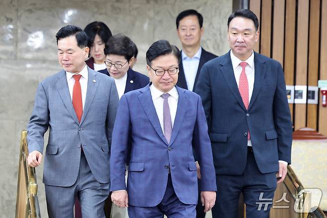 정점식 국민의힘 원내대표가 22일 오전 서울 여의도 국회에서 열린 원내대책회의에 참석하고 있다. ⓒ 뉴스1 황기선 기자