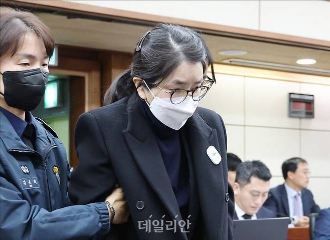 김건희 여사가 지난해 12월3일 오전 서울중앙지법에서 열린 결심공판에 출석하고 있다. ⓒ사진공동취재단