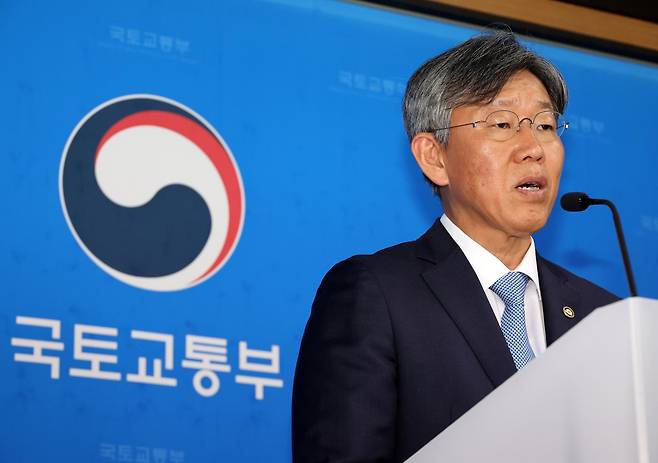 김이탁 국토교통부 제1차관이 21일 오후 세종시 정부세종청사에서 두텁고 촘촘한 주거복지 실현을 위한 주거안정 플랜 브리핑을 하고 있다. 2026.09.21 세종=뉴시스