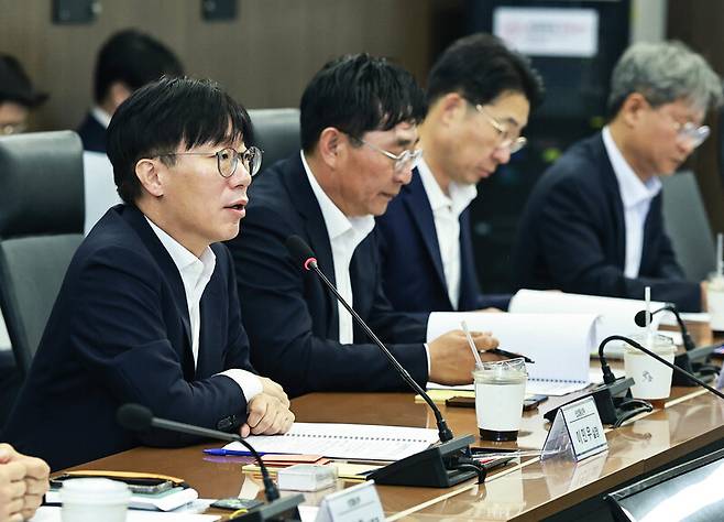 이민우 산업통상부 산업성장실장이 22일 오전 서울 중구 대한상공회의소 대회의실에서 열린 ‘배터리 산업기술 연구개발(R&D) 로드맵 간담회’에서 발언하고 있다. 산업통상부 제공