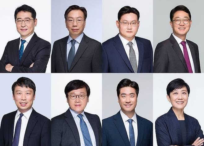 윗줄 왼쪽부터 장경수 변호사, 유정열 고문, 장윤석·강신욱 대표변호사, 이상현·임보경 변호사, 김세진·박현주 선임외국변호사.