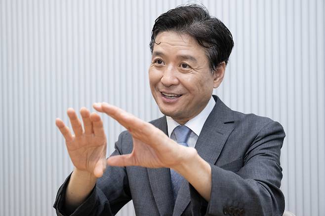 이희용 지투지바이오 대표가 21일 서울시 강남구 제이에스타워에서 서울경제신문과 만나 월 1회 장기지속 비만약의 강점에 대해 설명하고 있다. 김정훈 기자