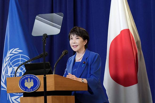 다카이치 사나에 일본 총리가 2026년 9월 23일 이른 시간 뉴욕에서 제81차 유엔총회가 열리는 파크레인 호텔에서 기자회견을 하고 있다./연합뉴스