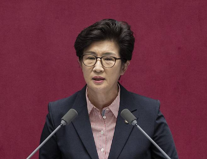강선영 국민의힘 의원이 10일 국회에서 열린 제439차 정기회 본회의에서 외교ㆍ통일ㆍ안보 분야 대정부 질문을 하고 있다. ⓒ연합뉴스