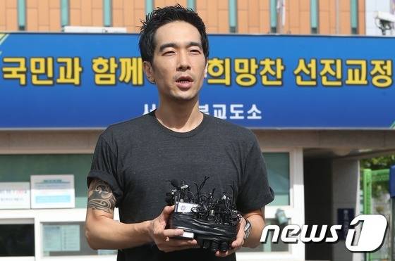 미성년자 성폭행 및 성추행 혐의로 구속된 그룹 룰라 출신 고영욱 ⓒ 뉴스1