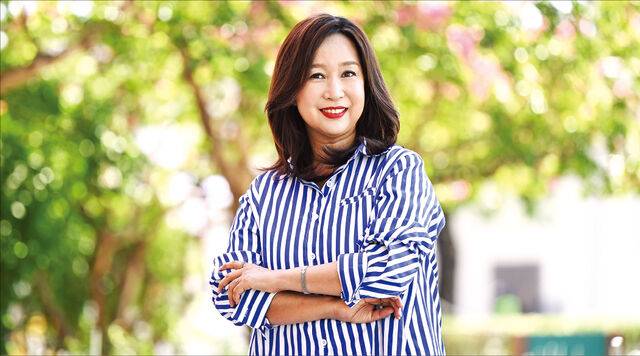 방송인 이지희씨가 최근 서울 용산구 온누리교회에서 만나 고난 속에서 감사를 깨달은 경험을 이야기하고 있다. 신석현 포토그래퍼