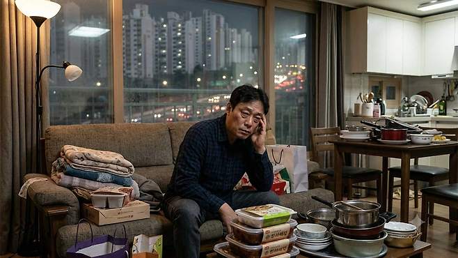 명절 증후군으로 인한 피로를 방치할 경우 일상 복귀 후에도 지장을 줄 수 있다|출처: Gemini 생성