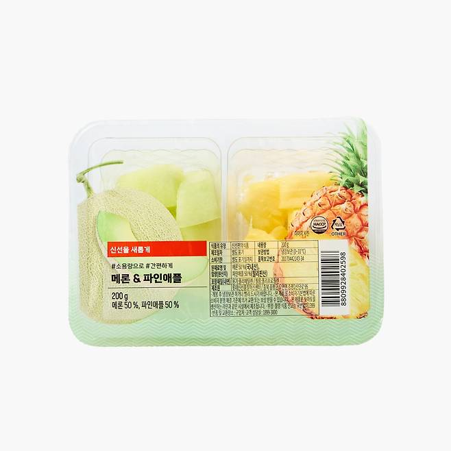 롯데마트가 지난 5월 출시한 조각과일 '멜론&파인애플(200g)' 제품. /롯데마트