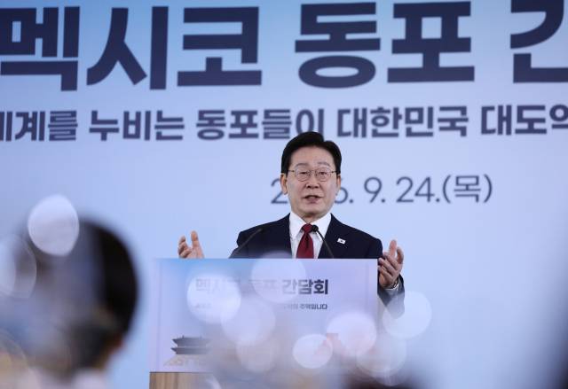 ▲이재명 대통령이 24일(현지시간) 멕시코 한 호텔에서 열린 동포 만찬간담회에서 인사말을 하고 있다. ⓒ연합뉴스