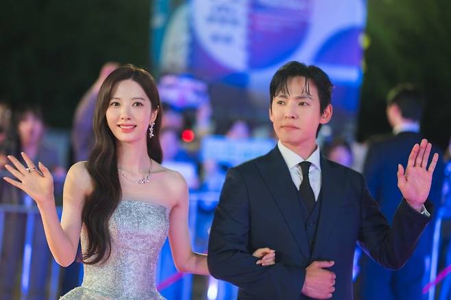 김지연을 노린 습격 사건으로 경호원 박서함이 목숨을 잃는다. / 사진제공='너에게 다이브'