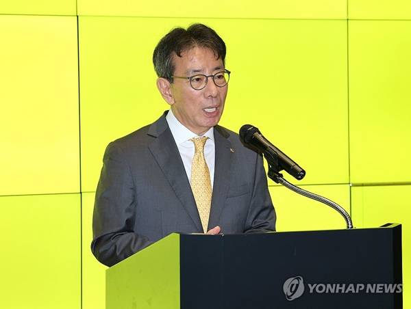 연임이 유력했던 양종희 현 회장을 대신해 KB금융 차기 회장으로 선정된 이재근 KB금융 부문장의 경영 전략에 이목이 쏠리고 있다. /연합뉴스