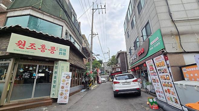 지난 11일 오후 찾은 서울 동작구 흑석동 일대. 중앙대학교 정문 앞 골목은 과거 고깃집이 즐비했지만, 현재는 중국음식 전문점으로 바뀌어있다. 노유림 기자